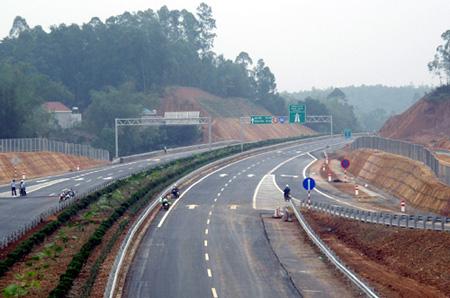 Việt Nam đang có nhu cầu vốn rất lớn cho các dự án giao thông.